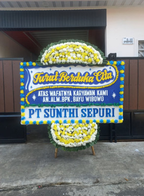 Papan Bunga Duka di Menjalin
