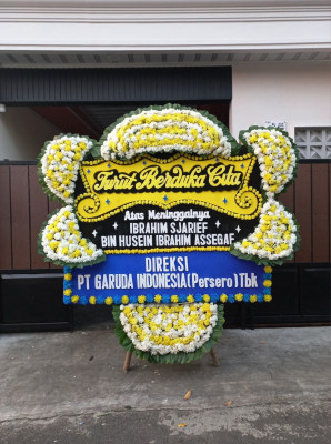 Papan Bunga Duka di Menjalin